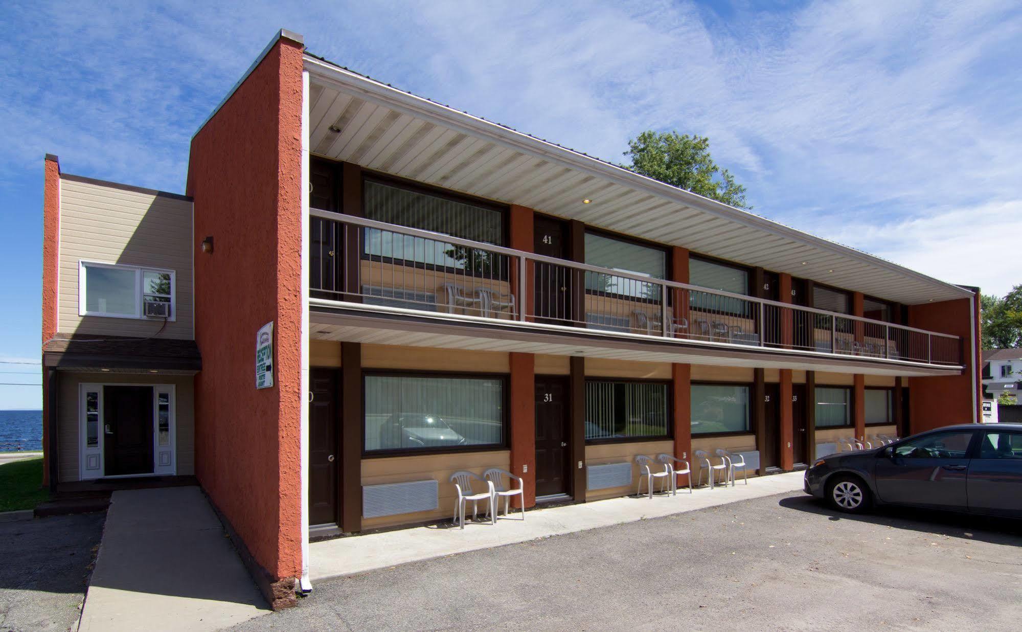 Motel Castille Roberval Exterior photo